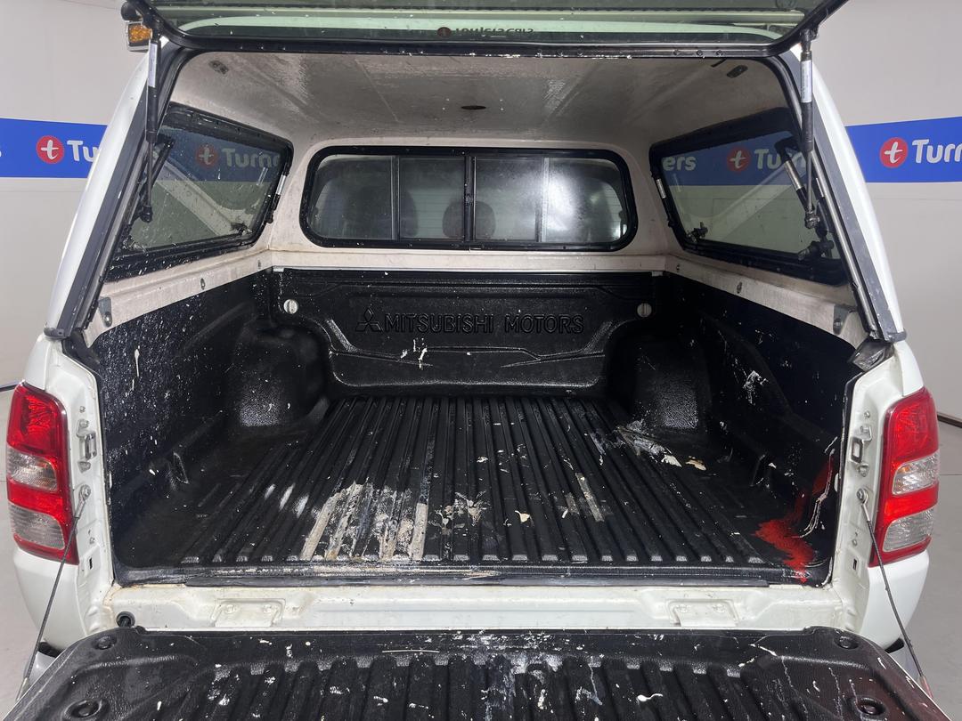 Photo '14' of Mitsubishi Triton