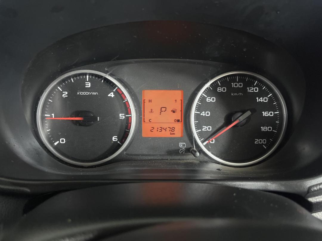 Photo '21' of Mitsubishi Triton