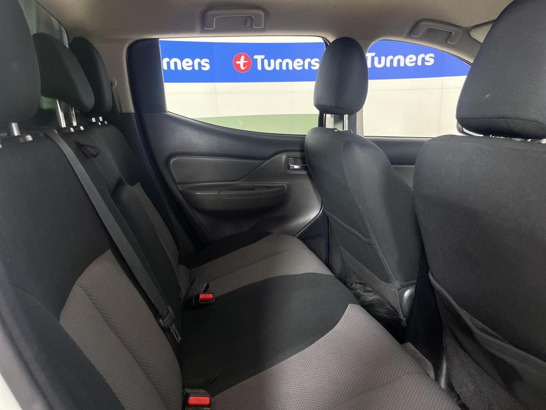 Photo '20' of Mitsubishi Triton