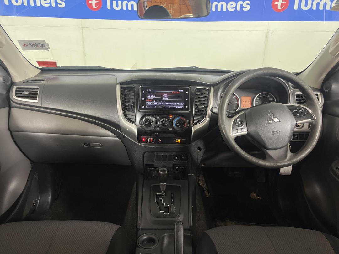 Photo '17' of Mitsubishi Triton