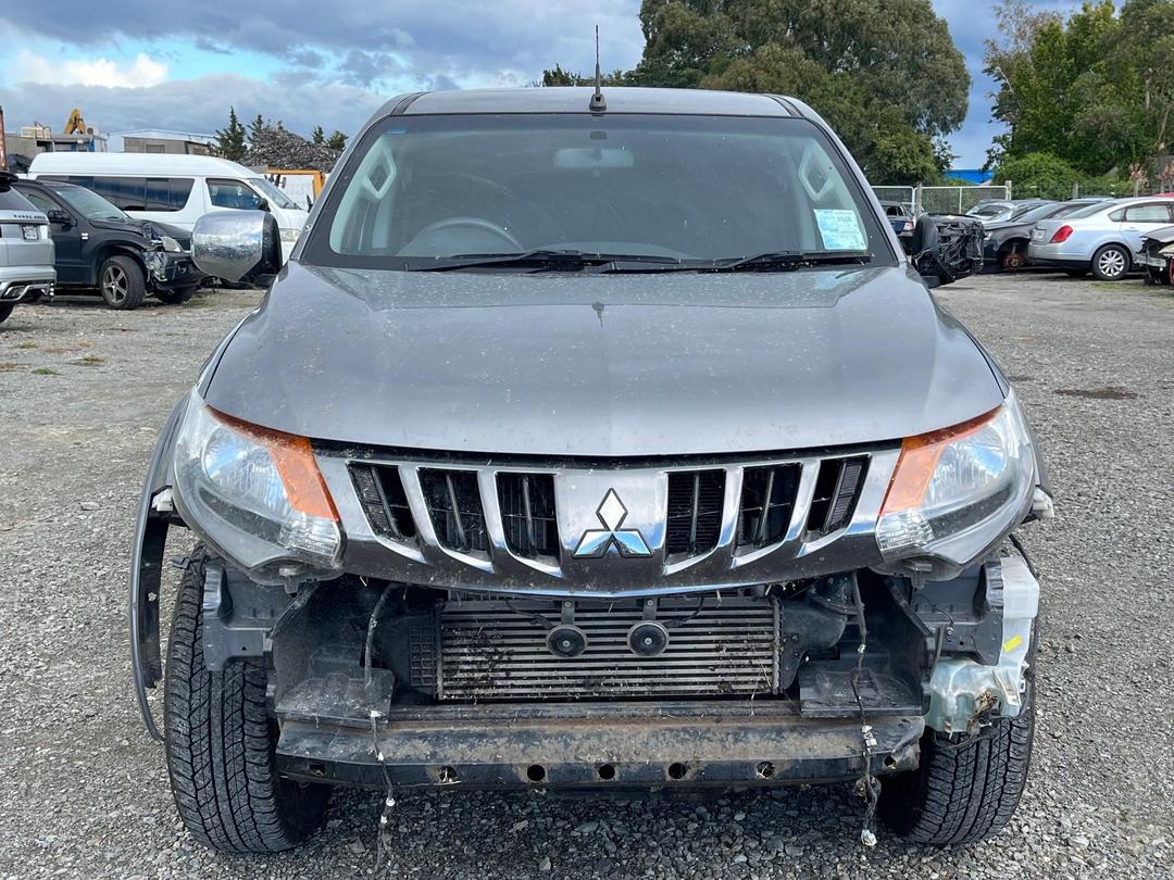 Photo '2' of Mitsubishi Triton DC Glxr 5AT