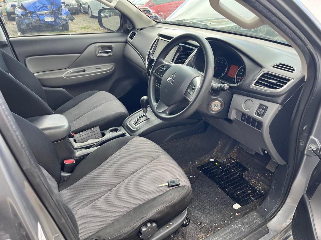 Photo '10' of Mitsubishi Triton DC Glxr 5AT