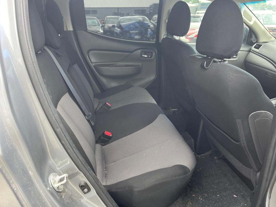 Photo '11' of Mitsubishi Triton DC Glxr 5AT