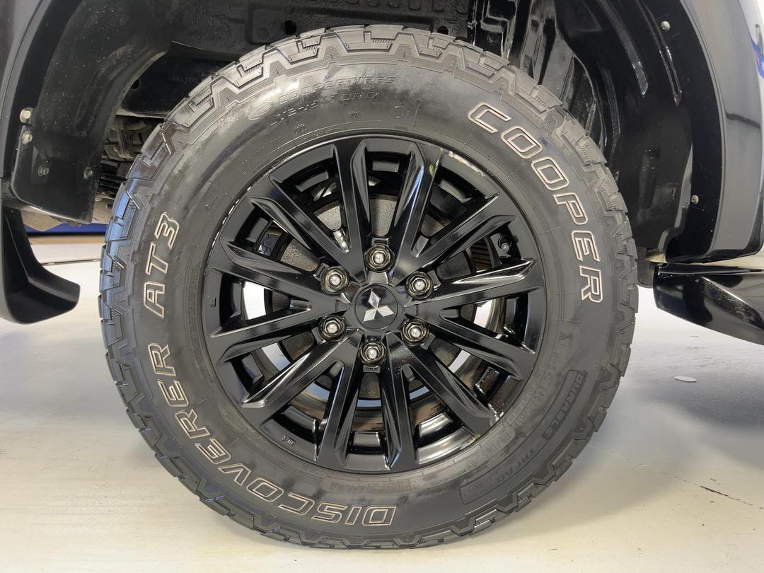 Photo '12' of Mitsubishi Triton