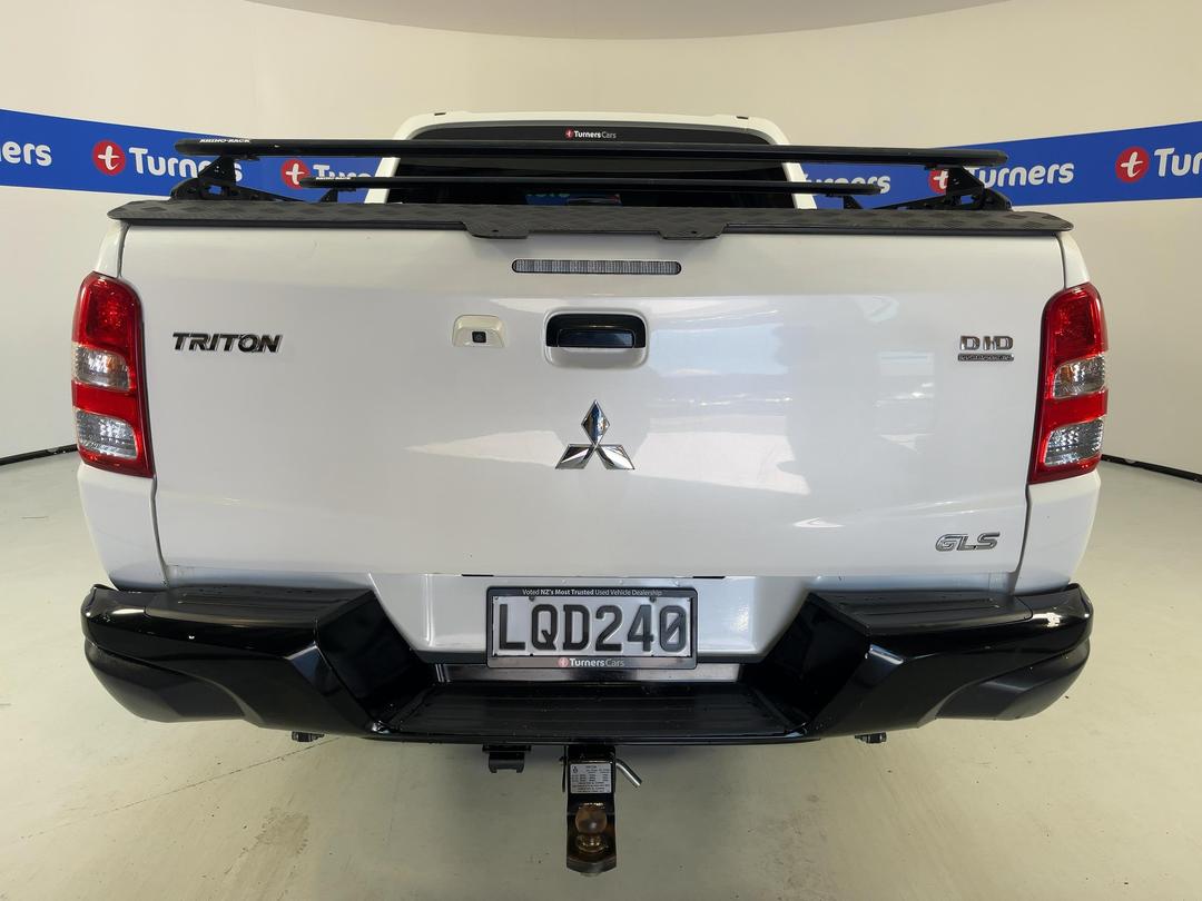 Photo '6' of Mitsubishi Triton