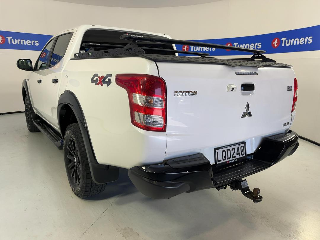 Photo '5' of Mitsubishi Triton