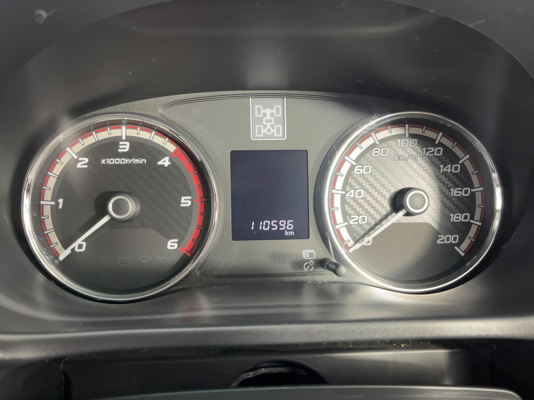 Photo '21' of Mitsubishi Triton