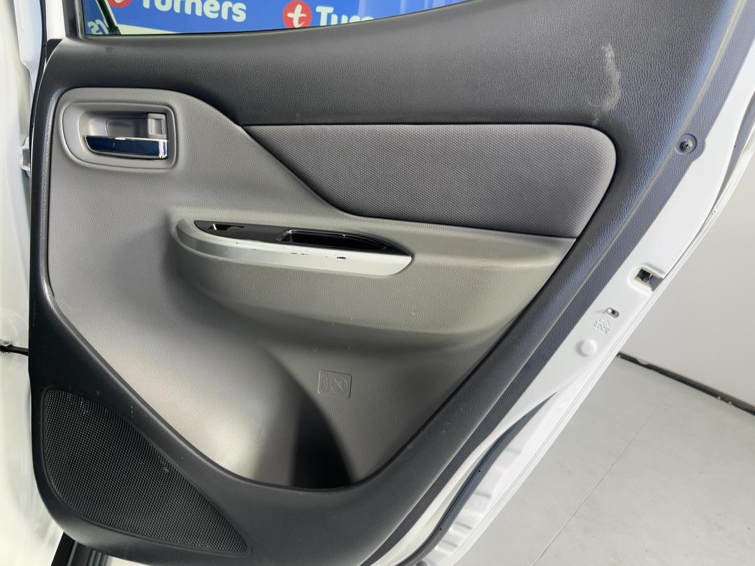 Photo '19' of Mitsubishi Triton