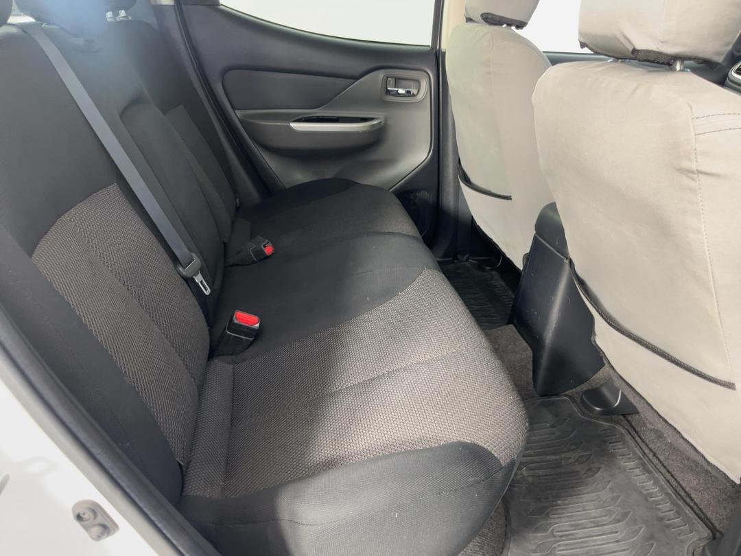 Photo '20' of Mitsubishi Triton