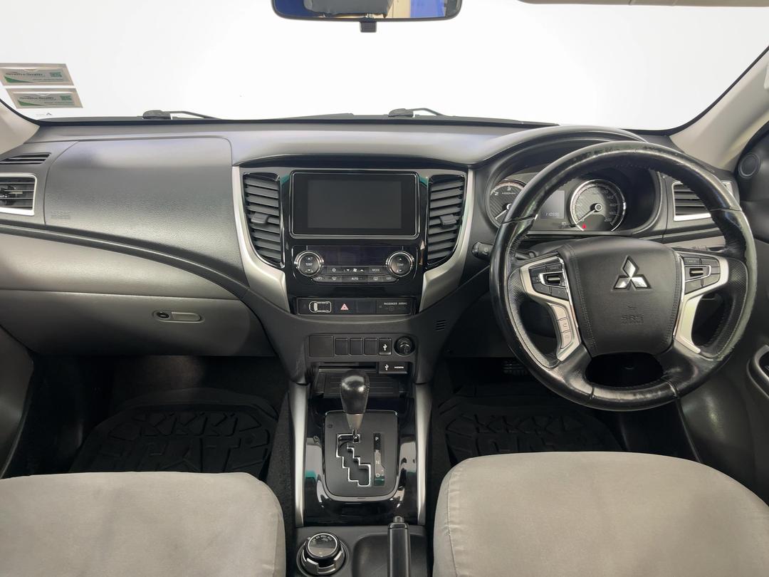 Photo '17' of Mitsubishi Triton