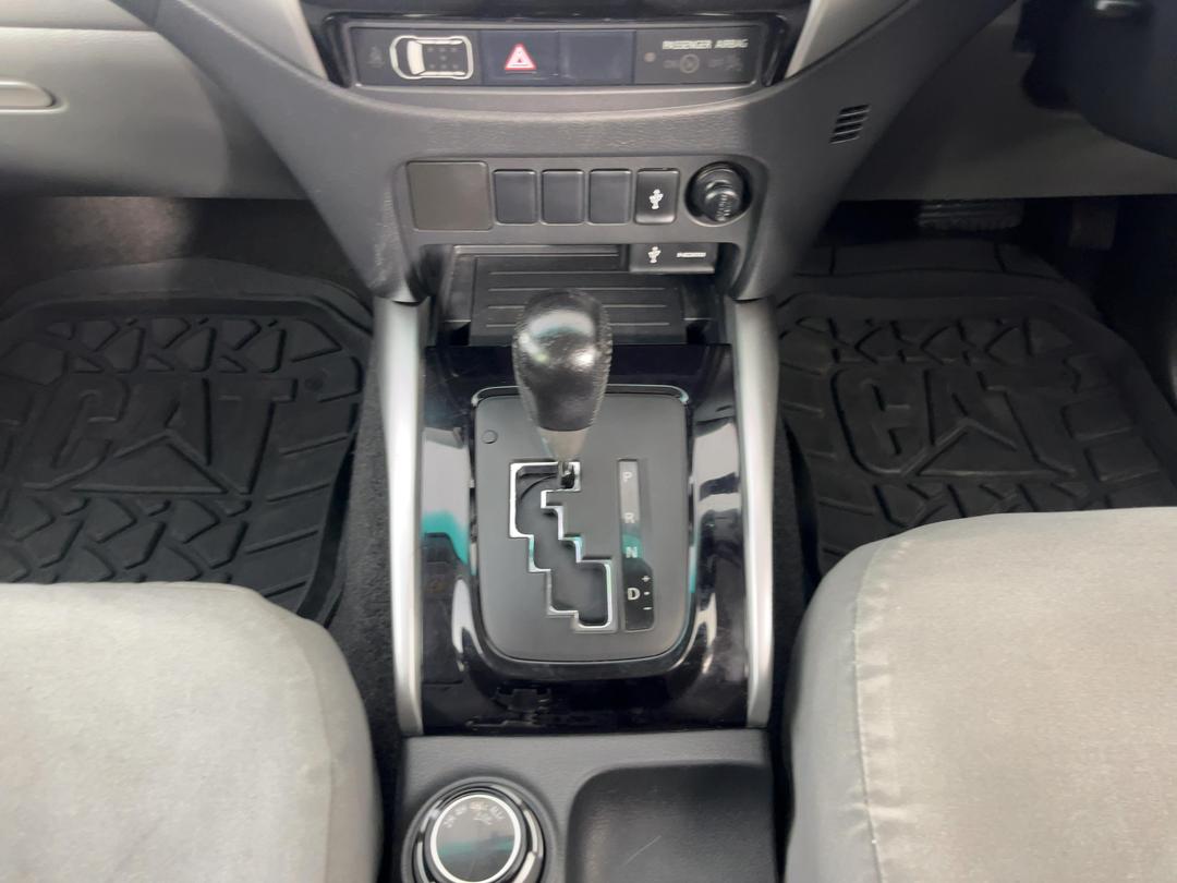 Photo '18' of Mitsubishi Triton