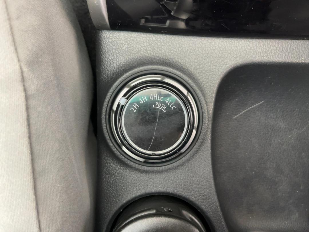 Photo '26' of Mitsubishi Triton