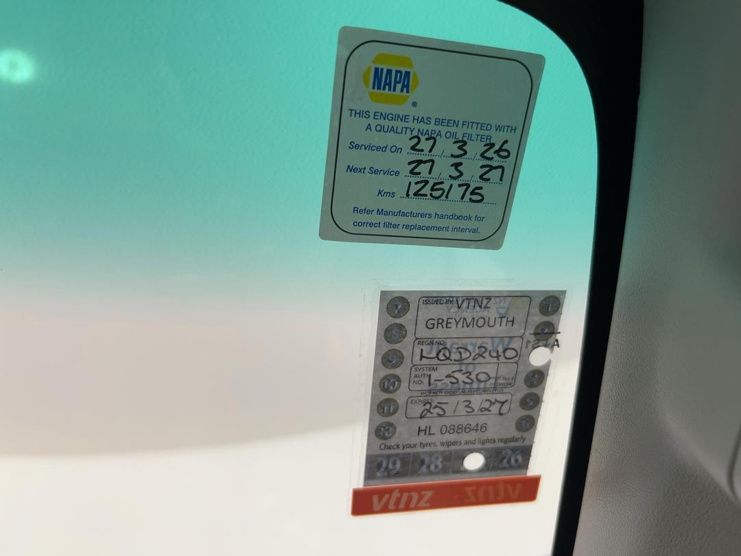 Photo '28' of Mitsubishi Triton