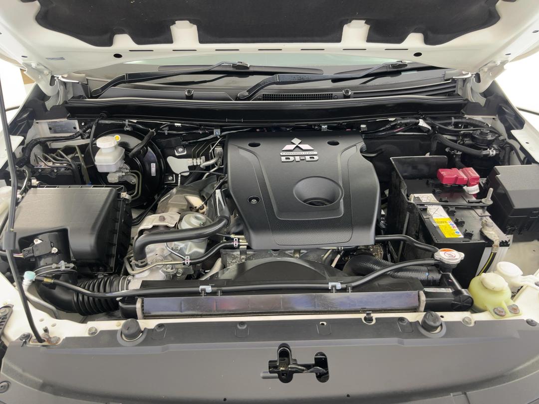 Photo '13' of Mitsubishi Triton