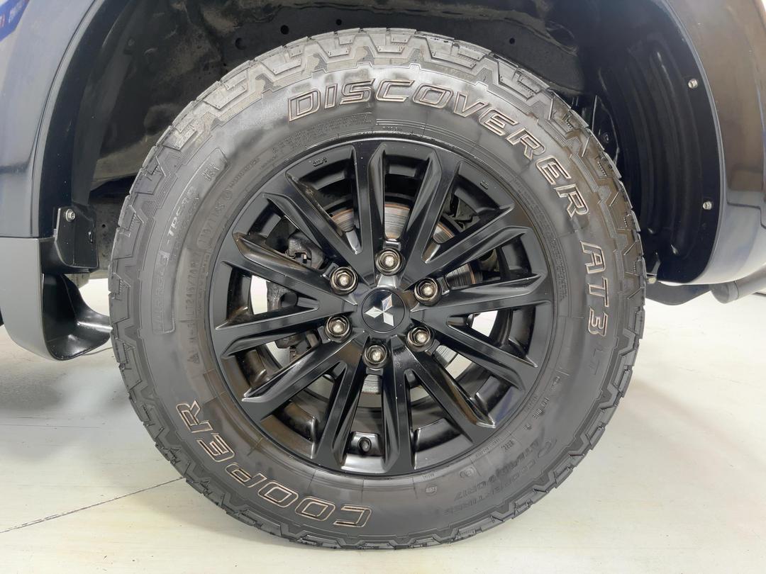 Photo '9' of Mitsubishi Triton