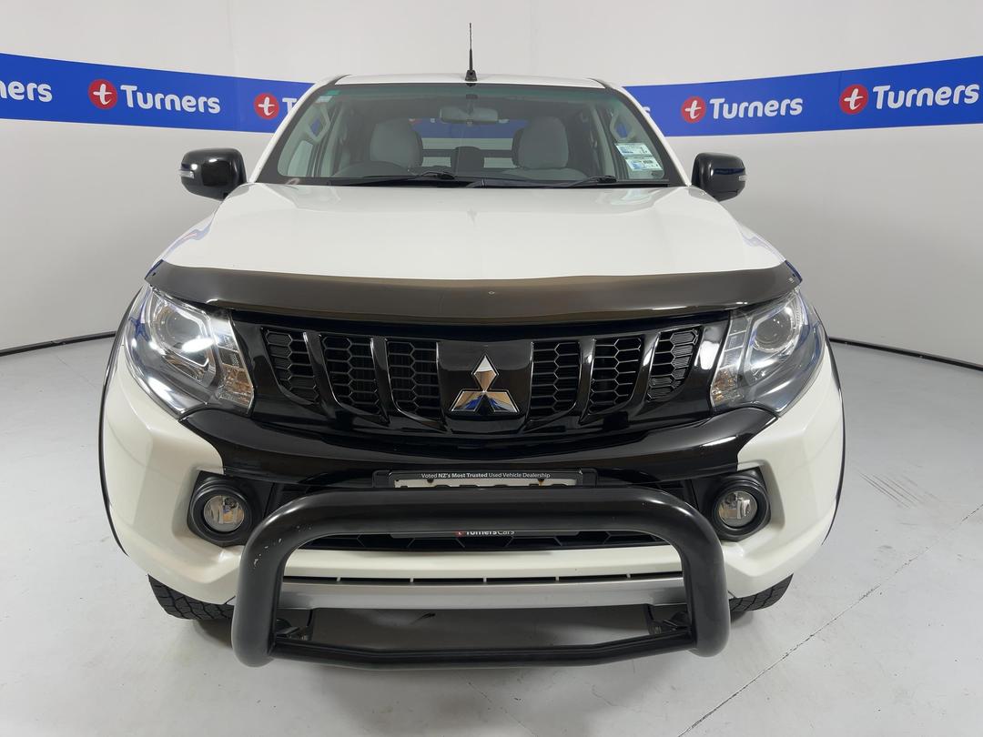 Photo '2' of Mitsubishi Triton