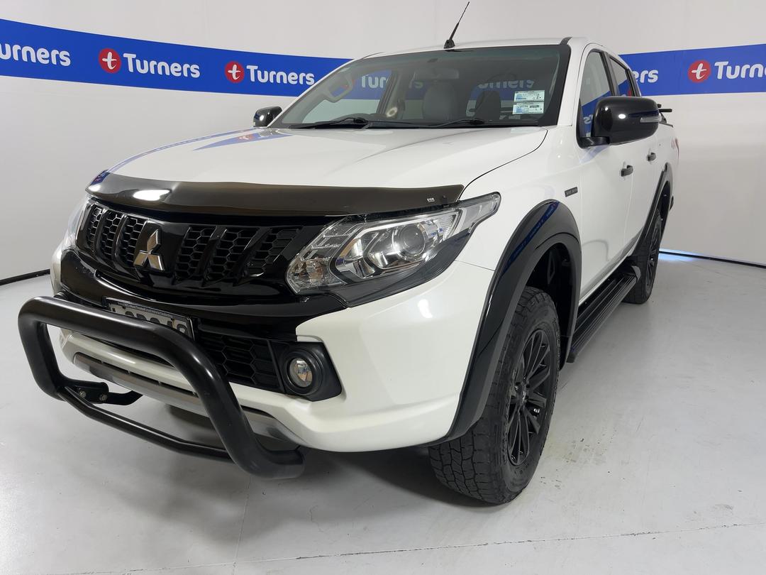 Photo '4' of Mitsubishi Triton