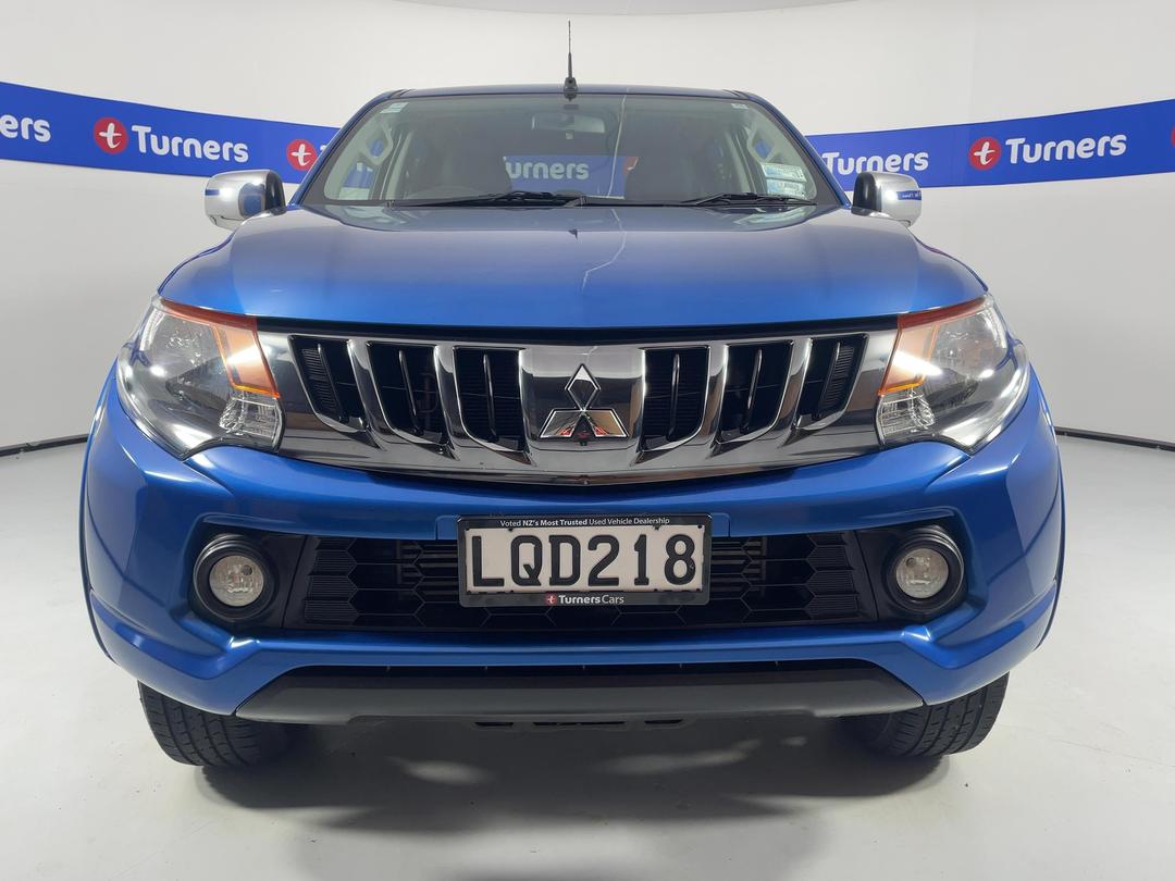 Photo '2' of Mitsubishi Triton
