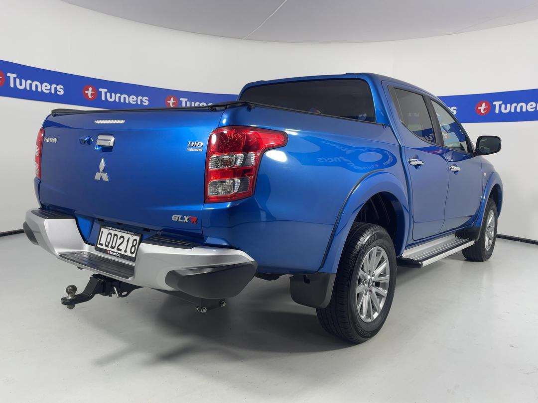 Photo '7' of Mitsubishi Triton