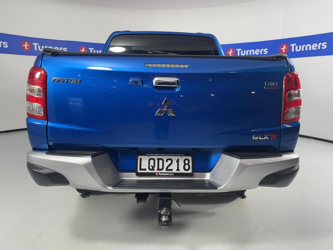 Photo '6' of Mitsubishi Triton