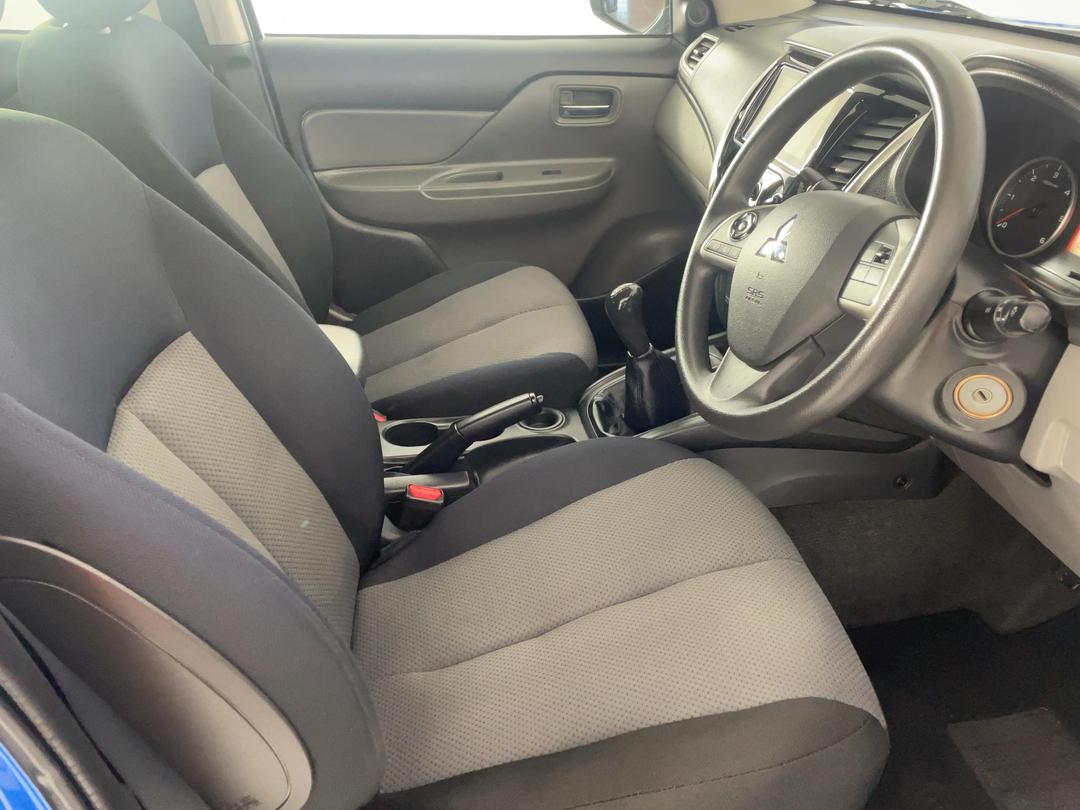 Photo '16' of Mitsubishi Triton