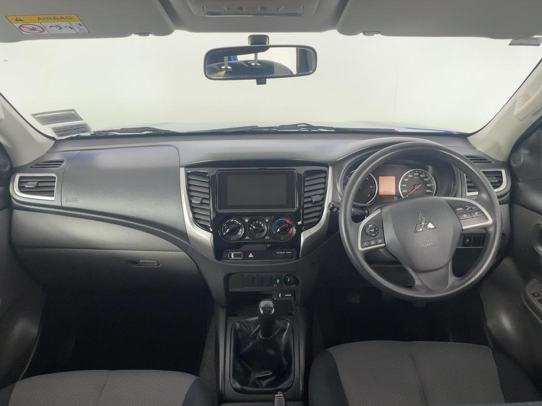 Photo '17' of Mitsubishi Triton