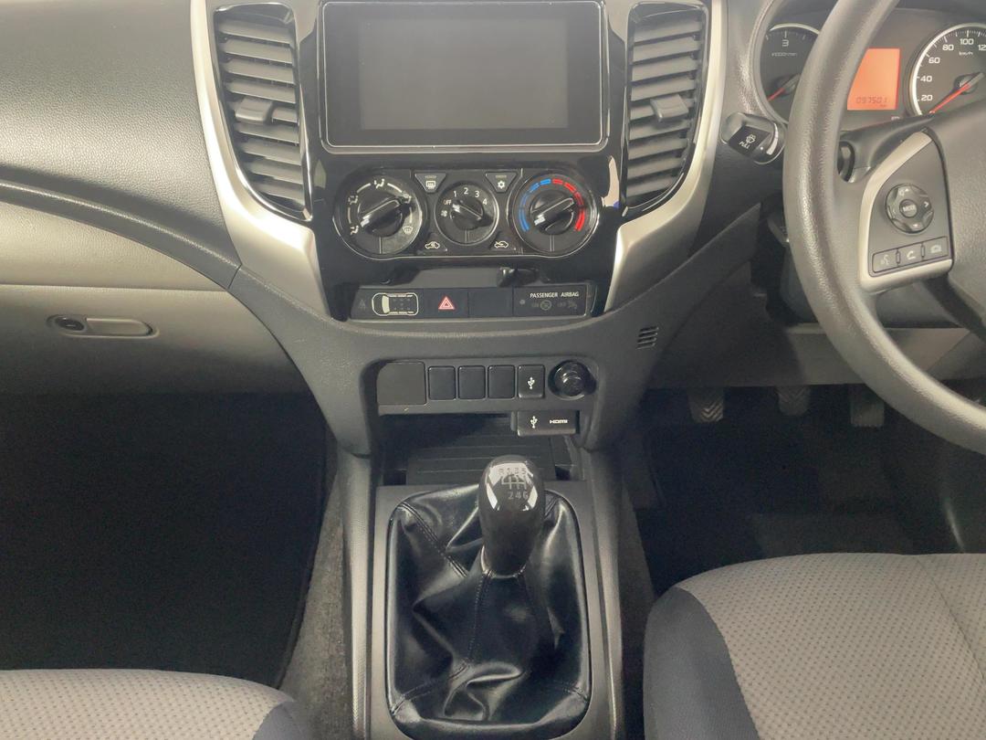 Photo '18' of Mitsubishi Triton