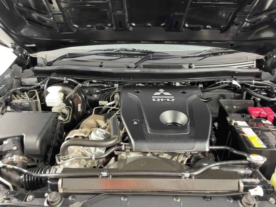 Photo '13' of Mitsubishi Triton