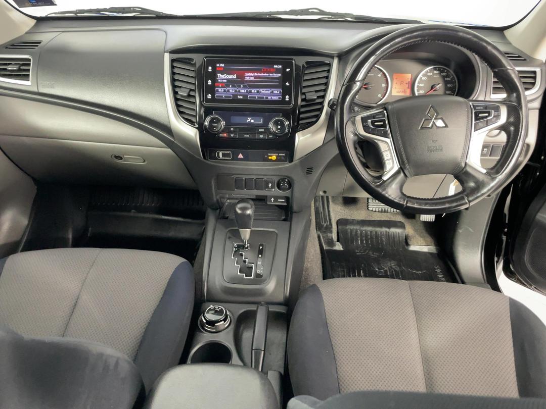 Photo '17' of Mitsubishi Triton