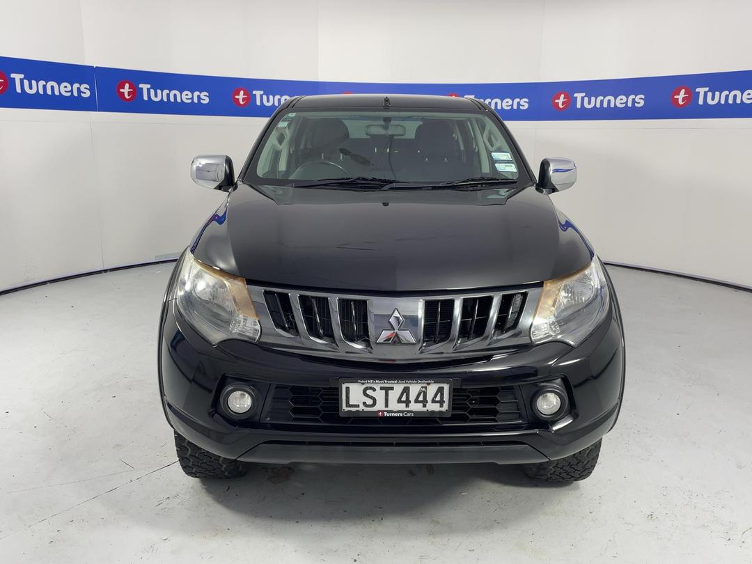 Photo '2' of Mitsubishi Triton