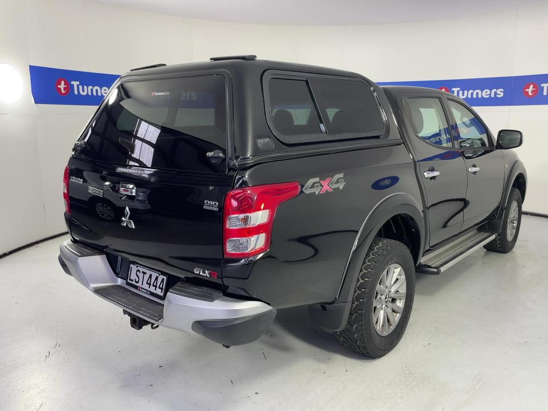 Photo '7' of Mitsubishi Triton