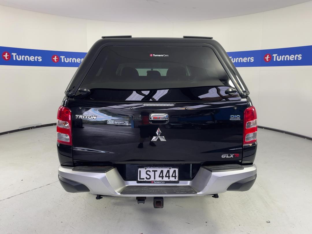 Photo '6' of Mitsubishi Triton