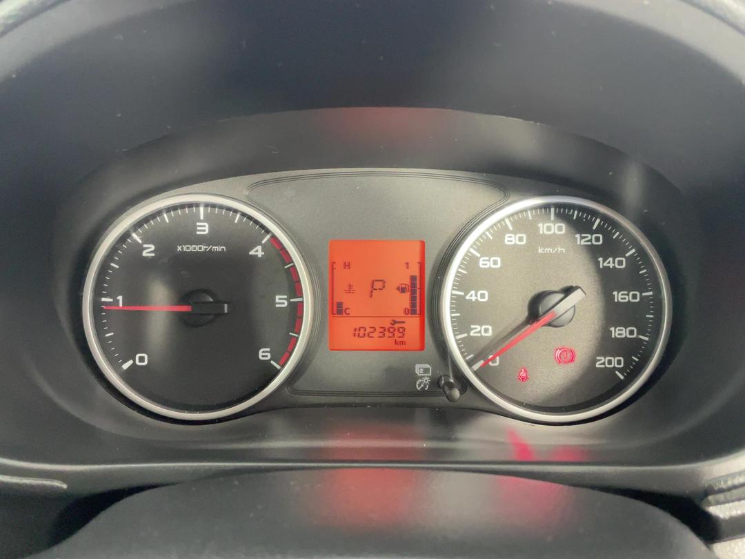 Photo '21' of Mitsubishi Triton