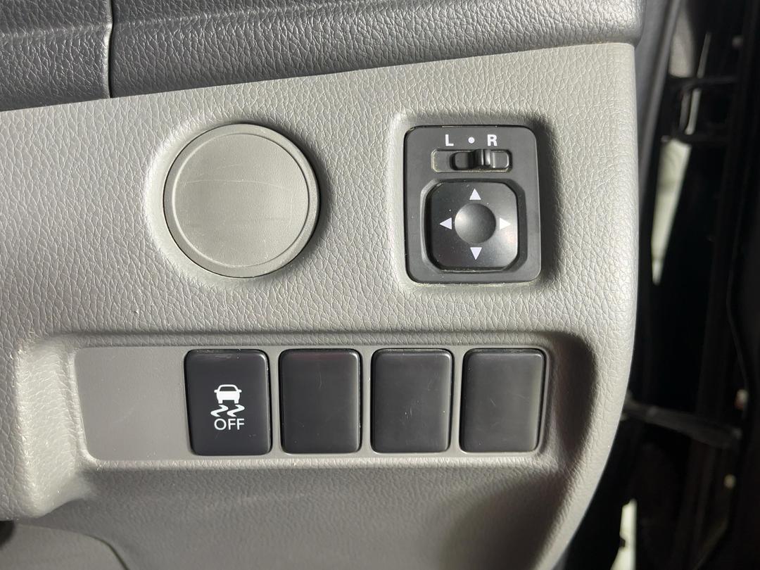 Photo '27' of Mitsubishi Triton