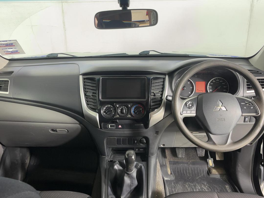 Photo '17' of Mitsubishi Triton