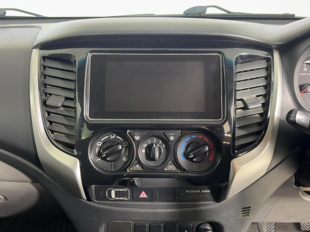 Photo '18' of Mitsubishi Triton