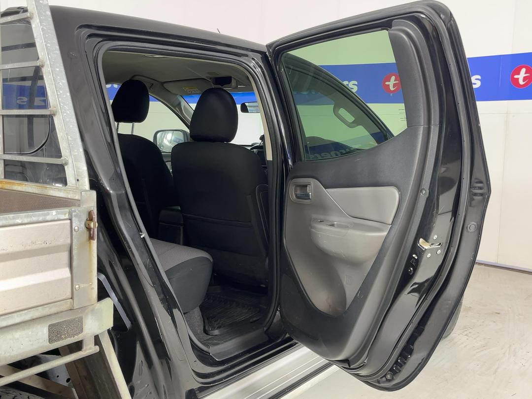 Photo '19' of Mitsubishi Triton