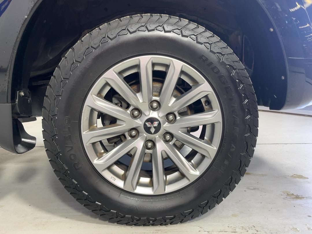 Photo '9' of Mitsubishi Triton
