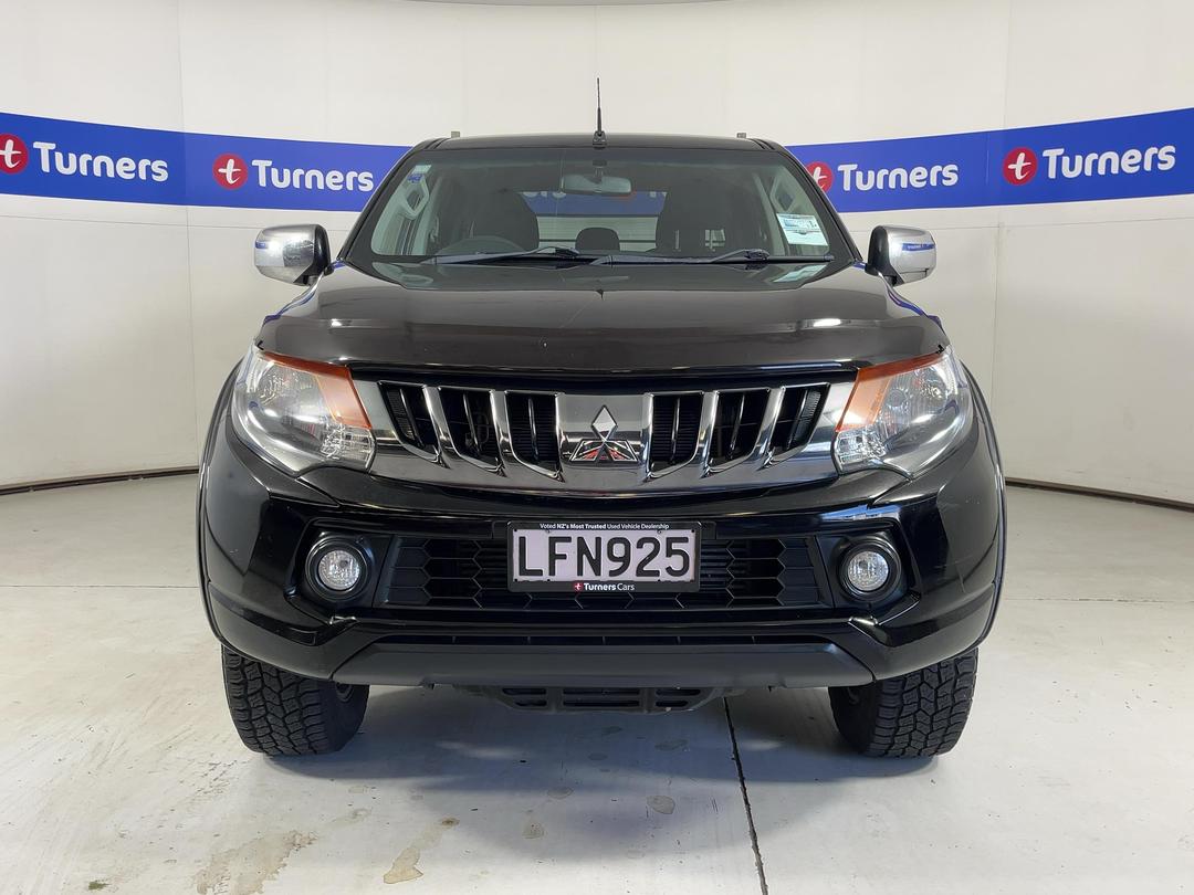 Photo '2' of Mitsubishi Triton