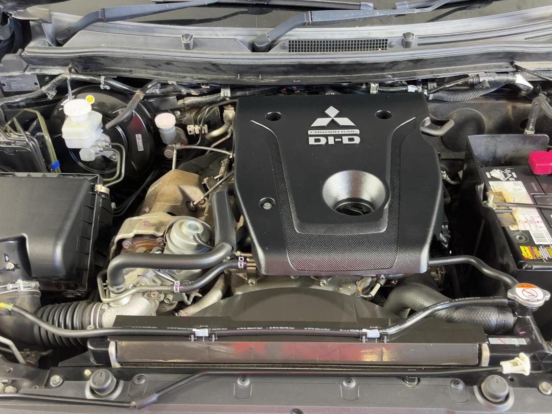 Photo '13' of Mitsubishi Triton
