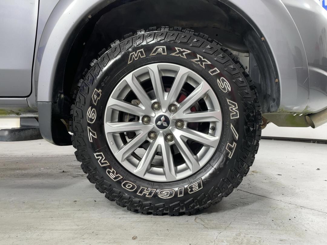 Photo '9' of Mitsubishi Triton