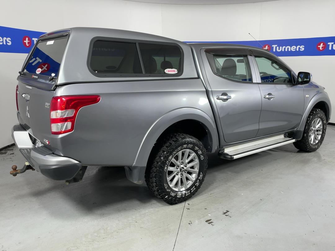 Photo '7' of Mitsubishi Triton