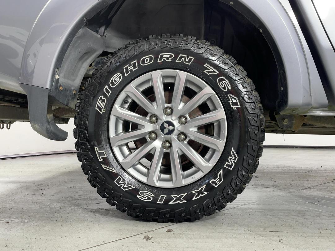 Photo '12' of Mitsubishi Triton