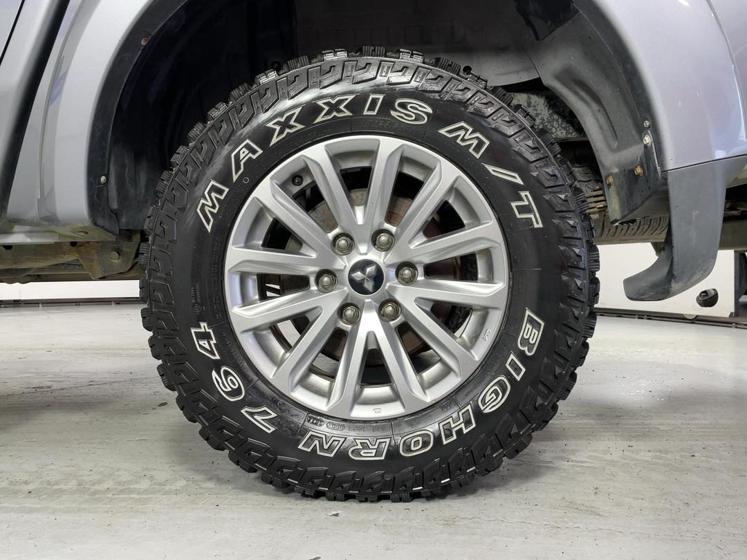 Photo '11' of Mitsubishi Triton