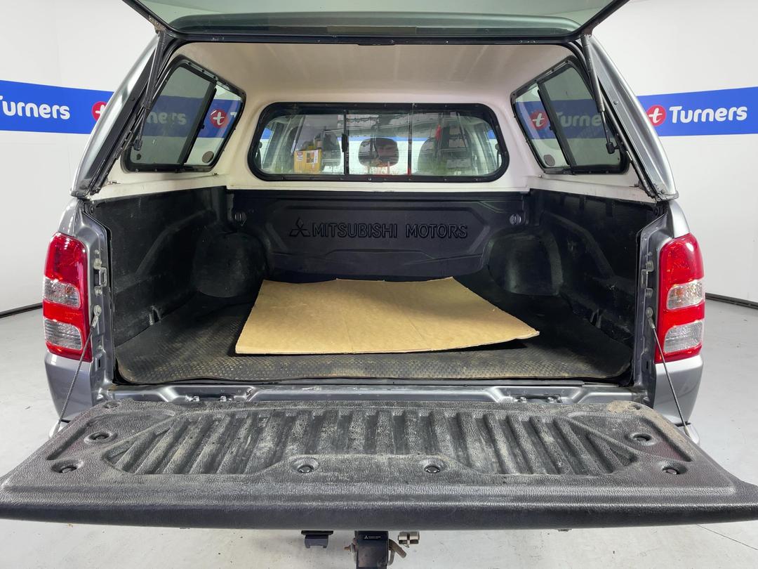 Photo '14' of Mitsubishi Triton