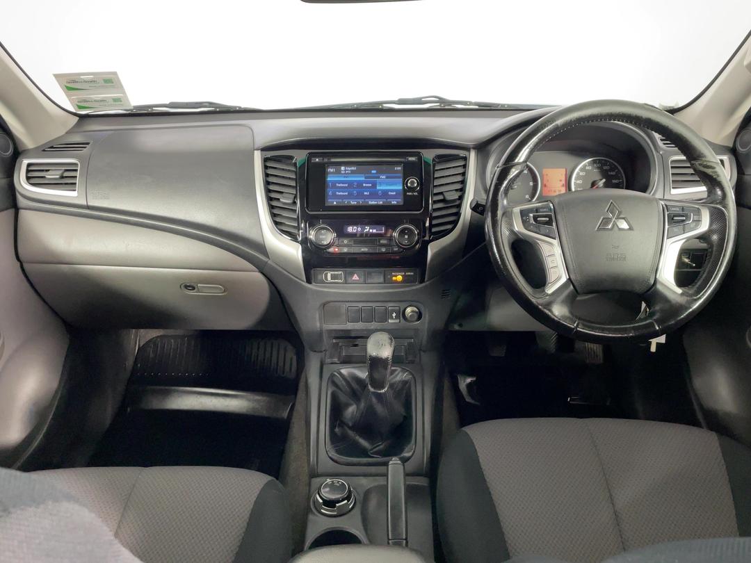 Photo '17' of Mitsubishi Triton