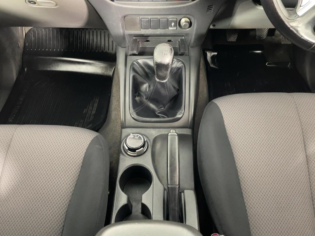 Photo '18' of Mitsubishi Triton