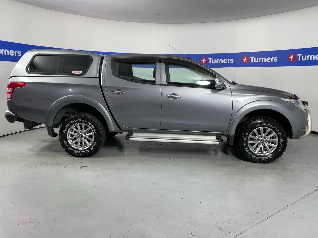 Photo '23' of Mitsubishi Triton