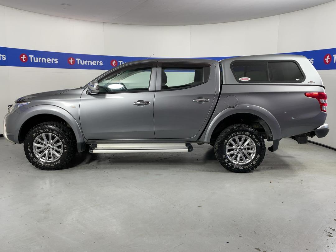 Photo '24' of Mitsubishi Triton