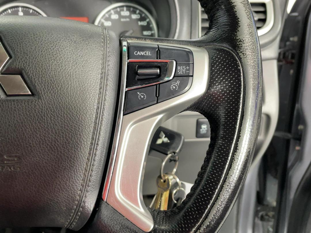 Photo '29' of Mitsubishi Triton